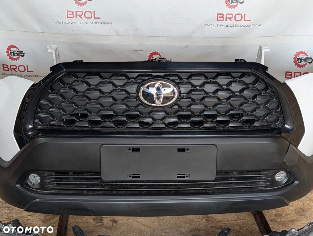 ZDERZAK PAS PRZEDNI LAMPY KOMPLET TOYOTA COROLLA CROSS 22-  2.0 VVTI - 3