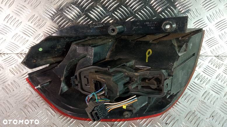 LAMPA PRAWA TYLNA RENAULT SCENIC 2 - 2