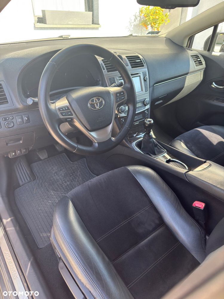 Toyota Avensis 2.0 D-4D Premium - 9