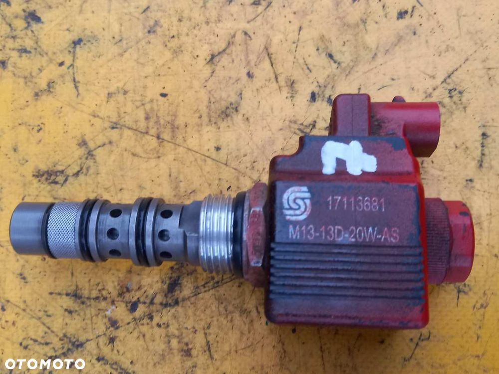 Blok zaworowy Powershift rozdzielacz cewka McCormick XTX200 - 13