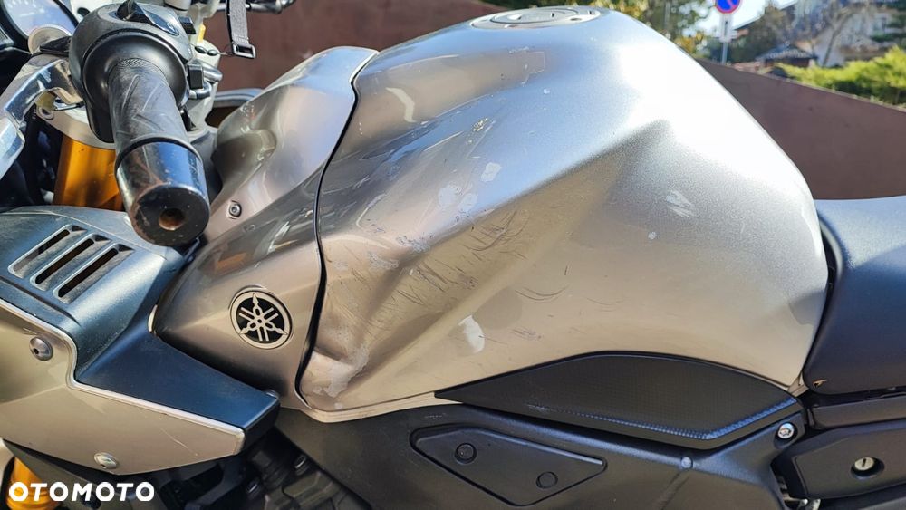 Yamaha FZS - 6