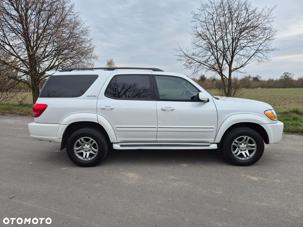 Toyota Sequoia - 1