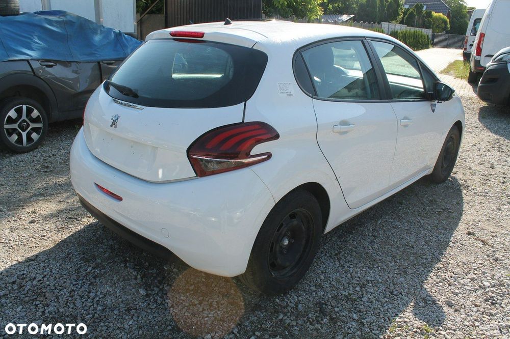 Peugeot 208 - 5