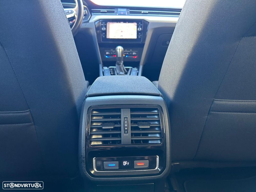 VW Passat Variant 2.0 TDi Business DSG - 22