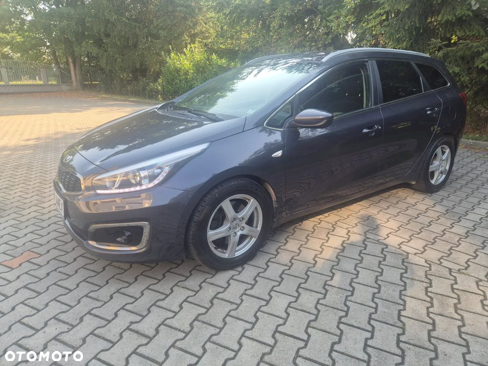 Kia Ceed 1.6 GDI ISG Dream-Team Edition - 2