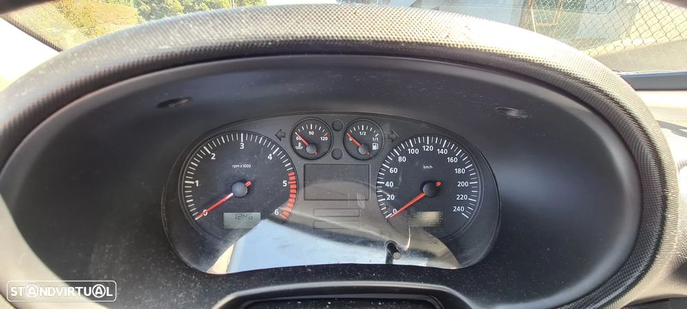 SEAT Leon 1.9 TDI Confort AC - 4