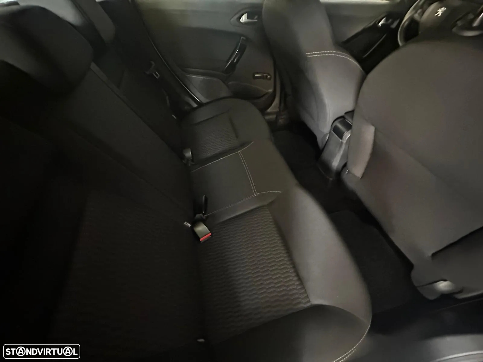 Peugeot 208 - 14