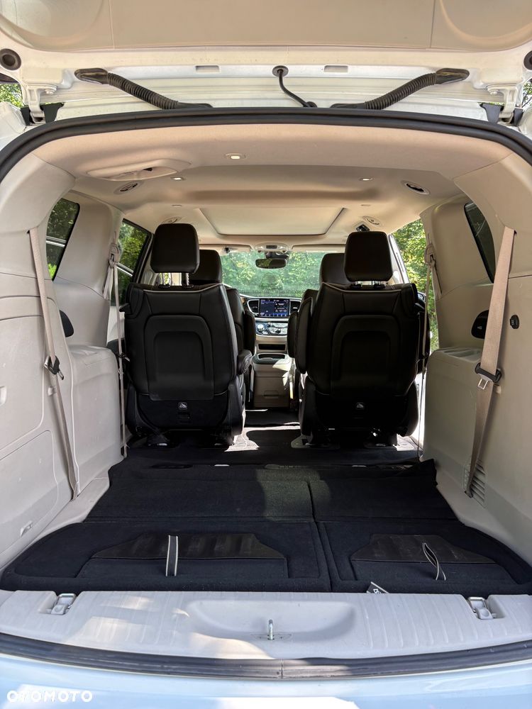 Chrysler Pacifica - 20