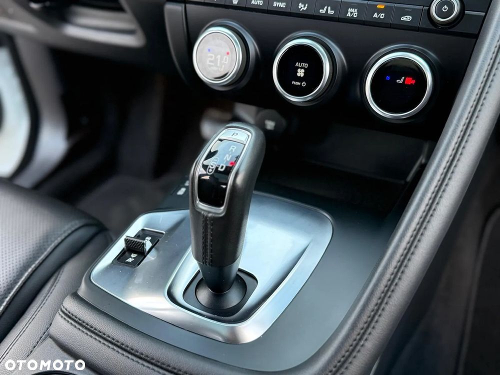 Jaguar E-Pace D180 AWD S - 25