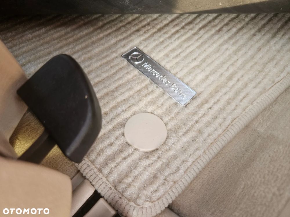 Mercedes-Benz Klasa E 320 Classic - 33