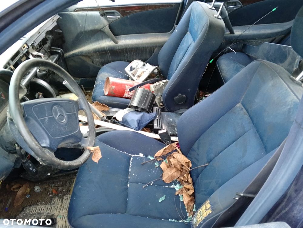 Mercedes – Benz Klasa E W210 (95-99r.) 2.0 B 136KM. Silnik 111.942 (111942) (111 942) Skrzynia 717.417 lakier 366. Cały na części. GWARANCJA !!!  Przód Tył Zestaw Komplet Drzwi Klapa Zderzak Błotnik Maska Grill Atrapa Szyba Pas Lampa Lusterko Boczki Fotel Kanapa Kokpit Deska Rozdzielcza Przełącznik Włącznik Sterownik Przewody Wiązka Instalacja Moduł Komputer Czujnik Listwa Pompa Alternator Wtryski Głowica Rozrusznik Kompresor Sprzęgło Dwumas Silnik Skrzynia ABS Klimatyzacji Paliwa Wspomagania Kolektor Turbina Przepustnica Zawór Chłodnica Koło Hak Belka Sanki Zawieszenie Mcpherson Półoś Amortyzator Wydech Tłumik Zacisk Most - 8