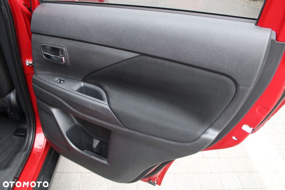 Mitsubishi Outlander - 23