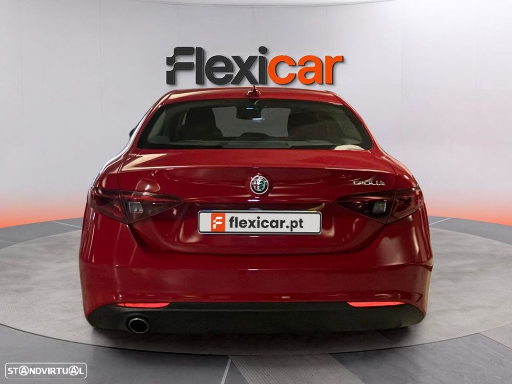 Alfa Romeo Giulia - 8
