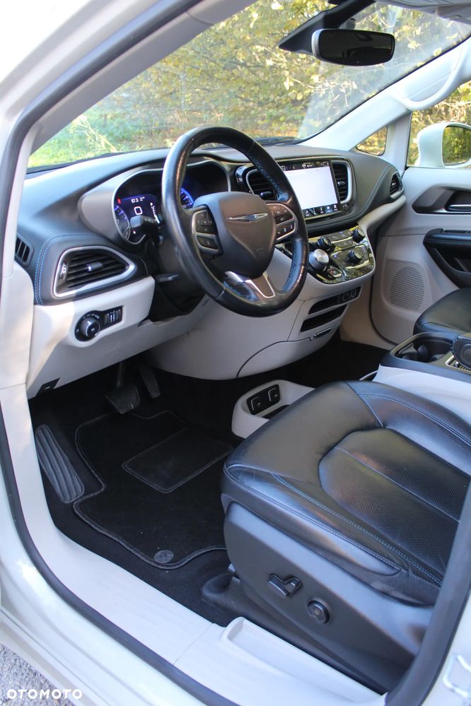 Chrysler Pacifica - 15