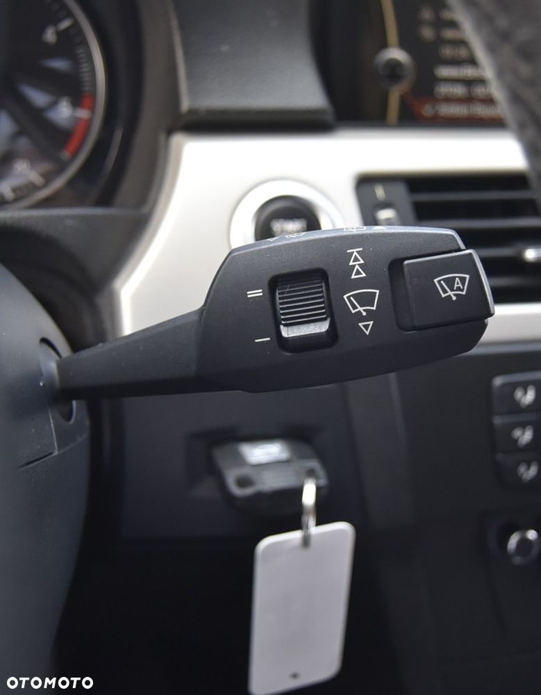 BMW Seria 3 320d xDrive DPF - 32