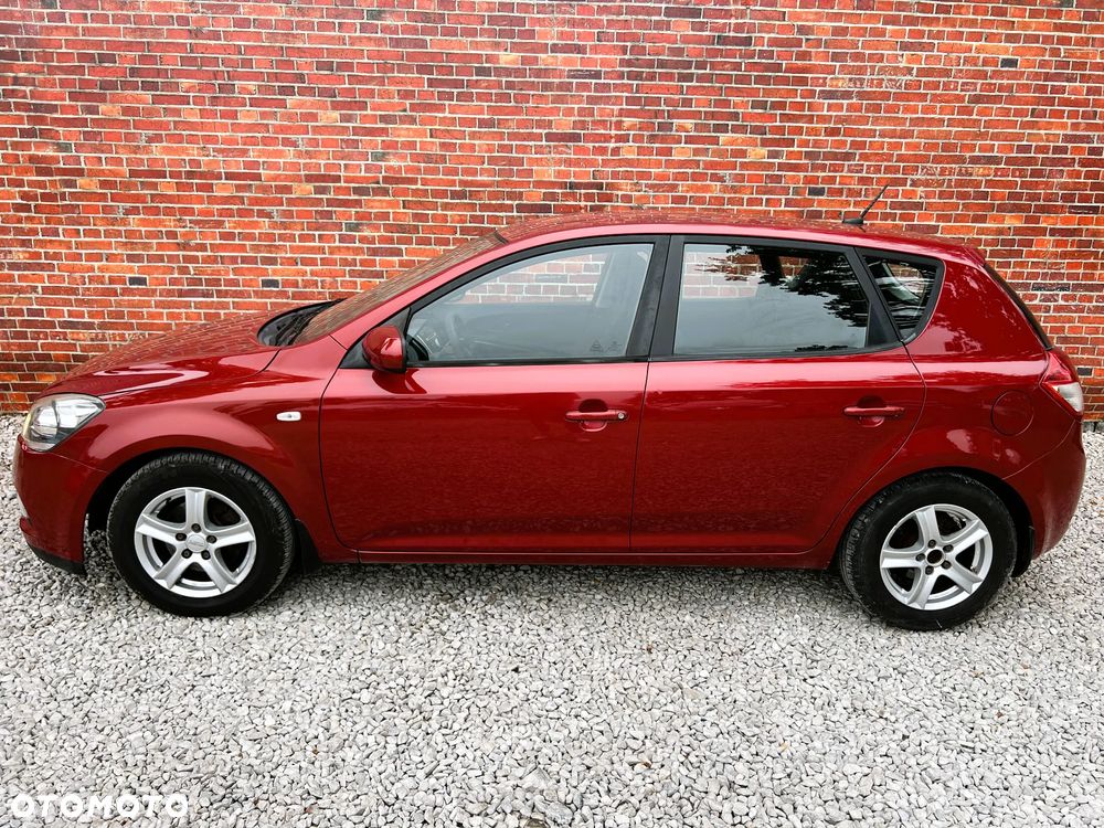 Kia Ceed - 34