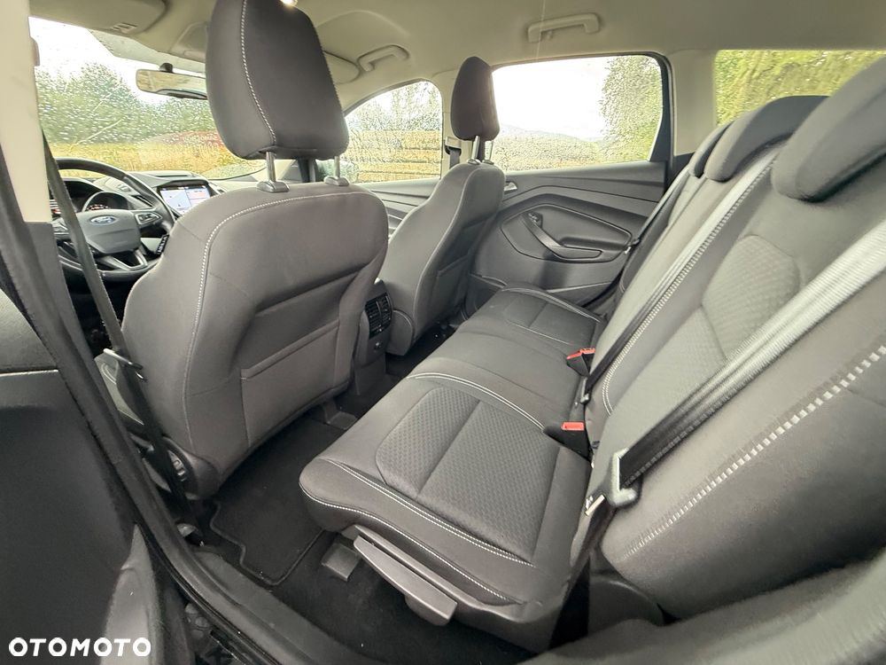 Ford Kuga 2.0 TDCi 2x4 Titanium - 32