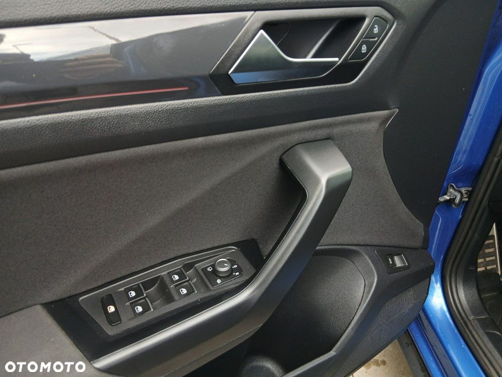 Volkswagen T-Roc - 16