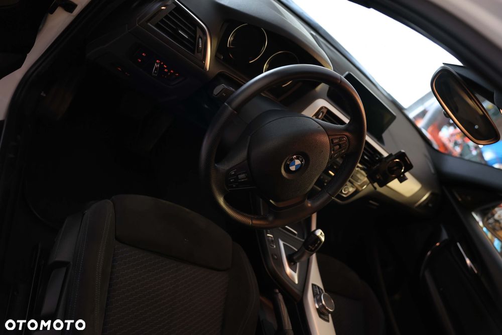 BMW Seria 1 120d xDrive - 23