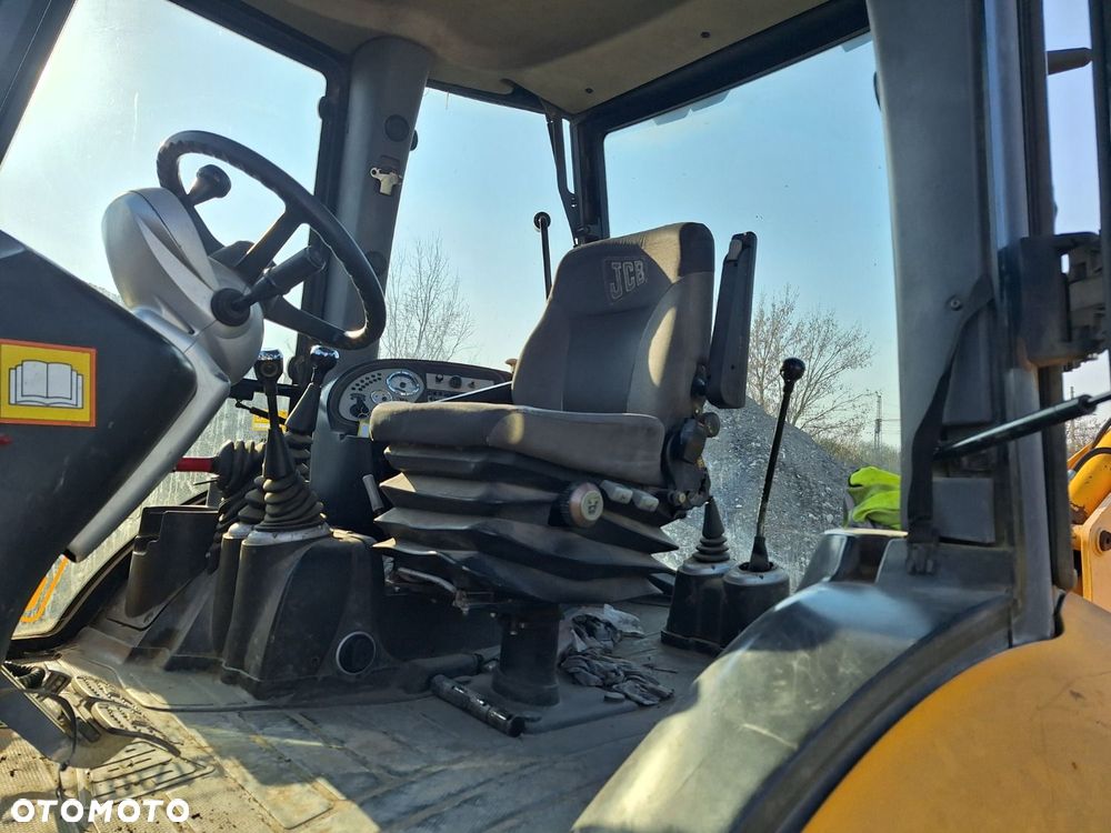 JCB 3Cx 4X4 - 10