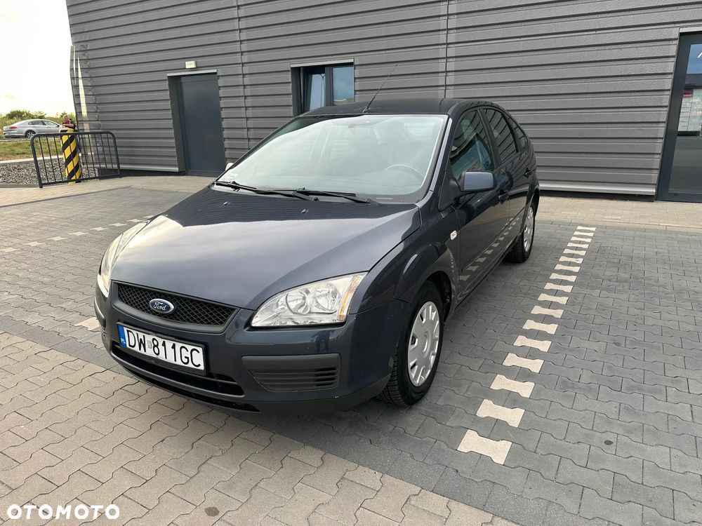 Ford Focus 1.6 Ambiente - 2