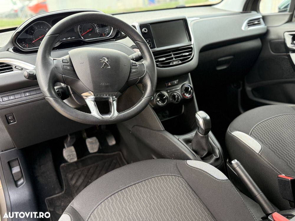 Peugeot 208 82 PureTech Style - 5