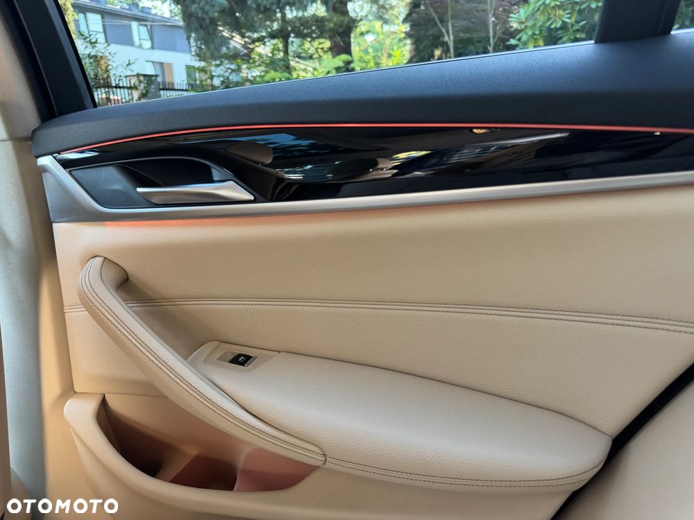 BMW Seria 5 520d xDrive Luxury Line sport - 11