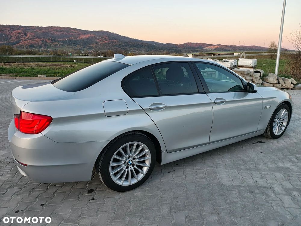 BMW Seria 5 528i xDrive - 5
