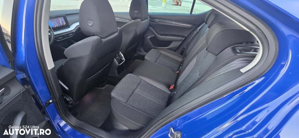 Skoda Octavia 2.0 TDI DSG Style - 23