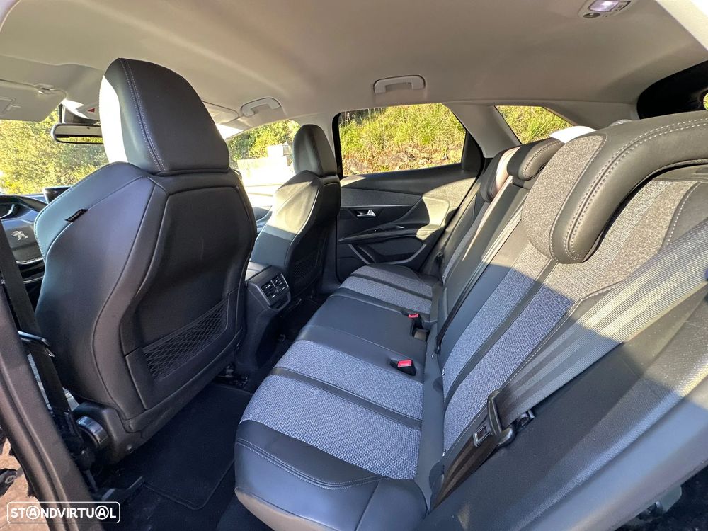 Peugeot 3008 BlueHDi 130 Stop & Start EAT8 Allure Pack - 11