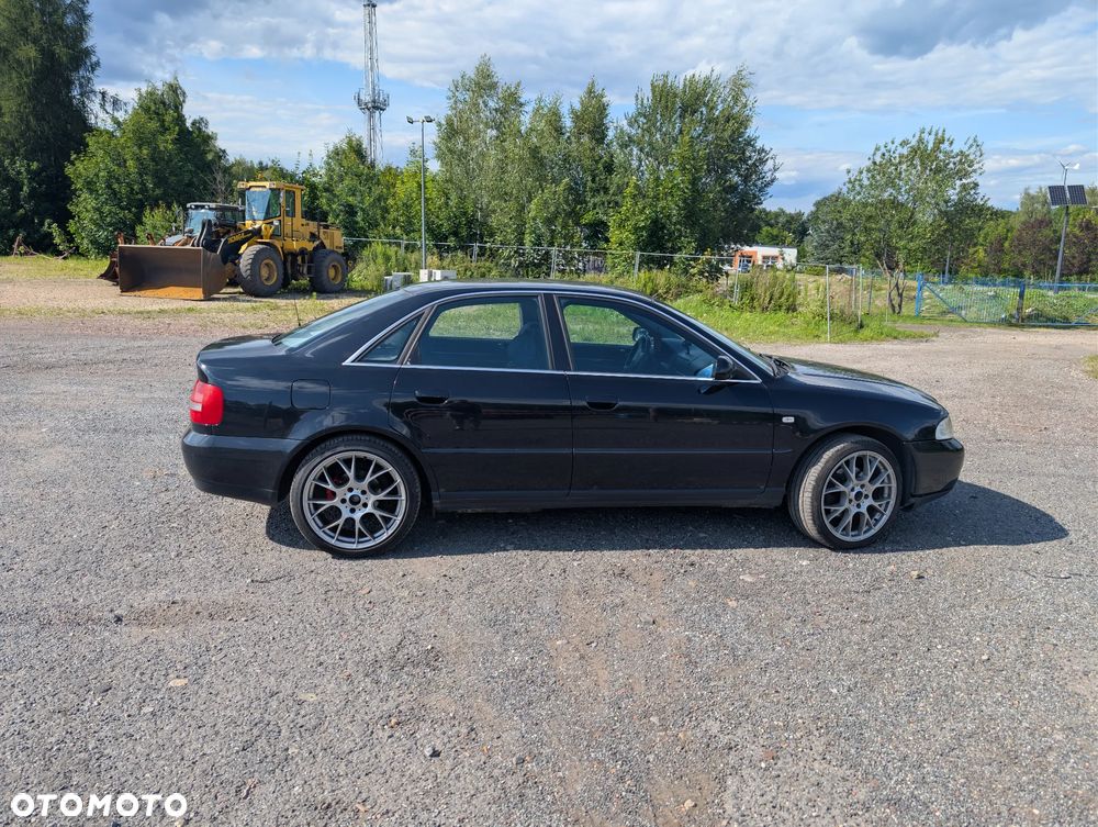 Audi A4 Limousine 2.4 - 9