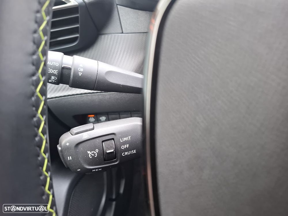 Peugeot 2008 1.2 PureTech GT Line - 29
