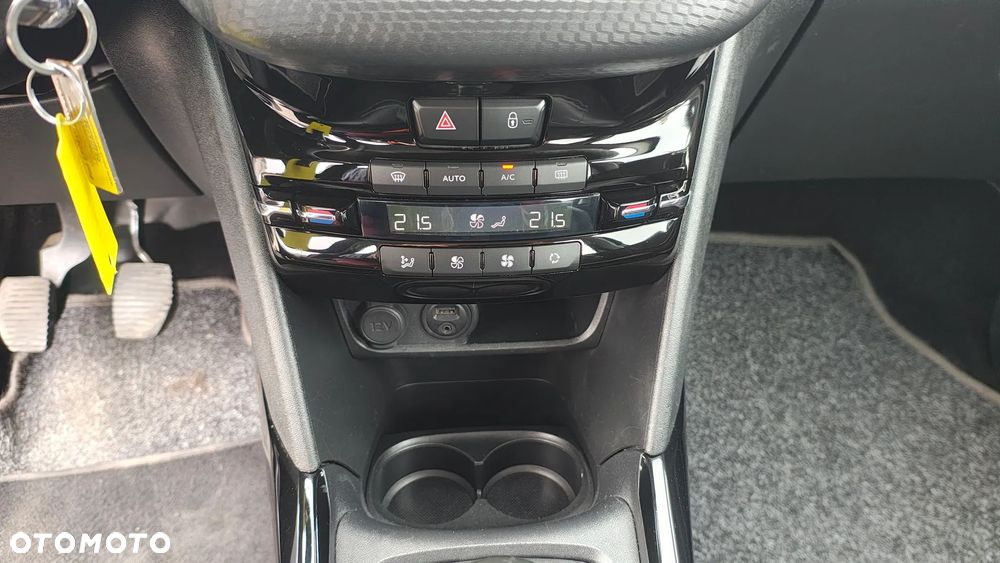 Peugeot 2008 1.6 BlueHDi Allure S&S - 31