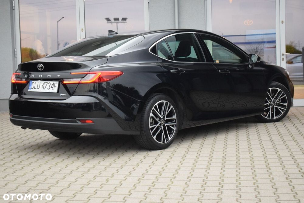 Toyota Camry - 3