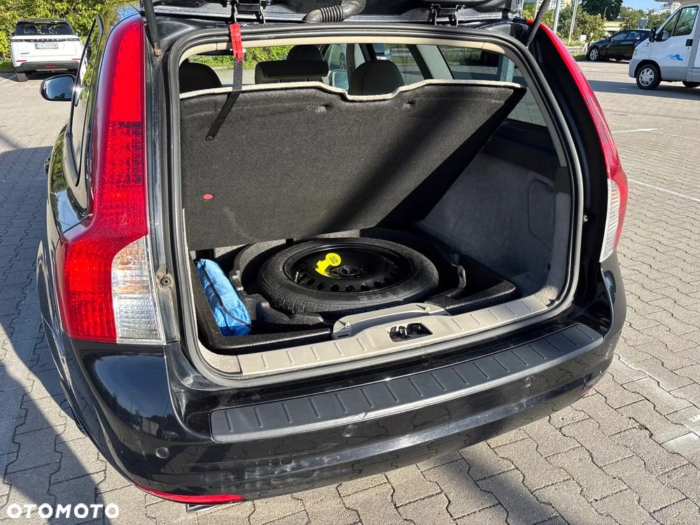 Volvo V50 D3 - 24