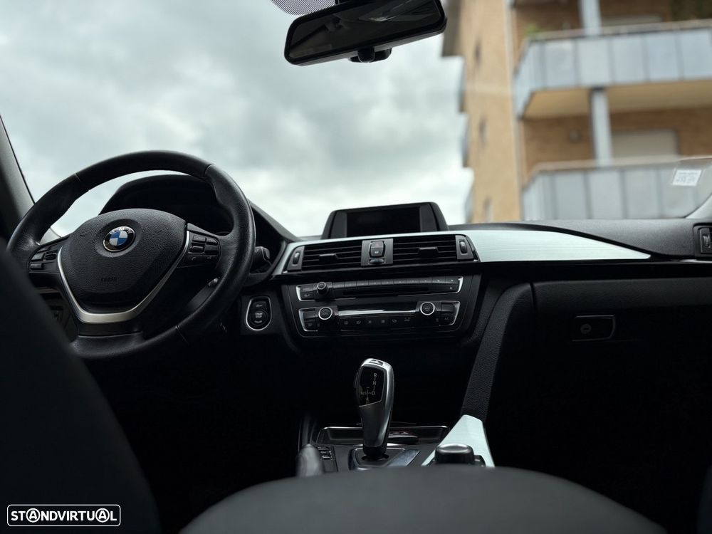 BMW 318 d Auto Line Sport - 11