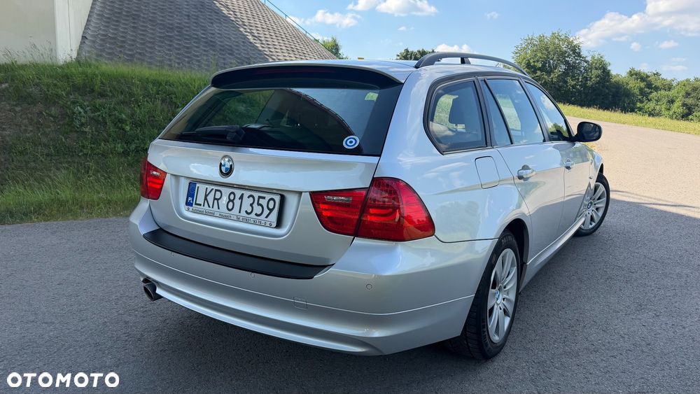 BMW Seria 3 320d xDrive - 25