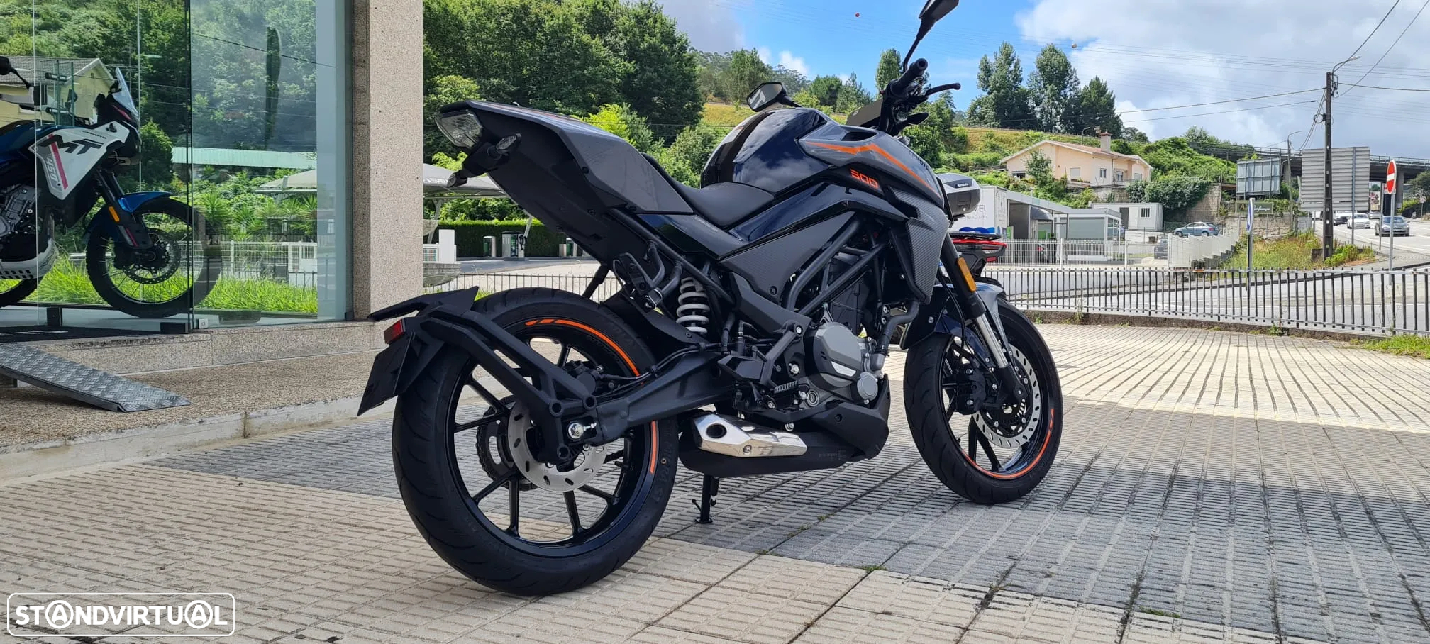 CF Moto 300NK - 2