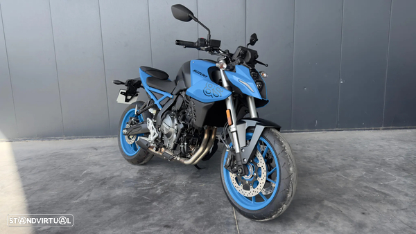 Suzuki GSX  8S