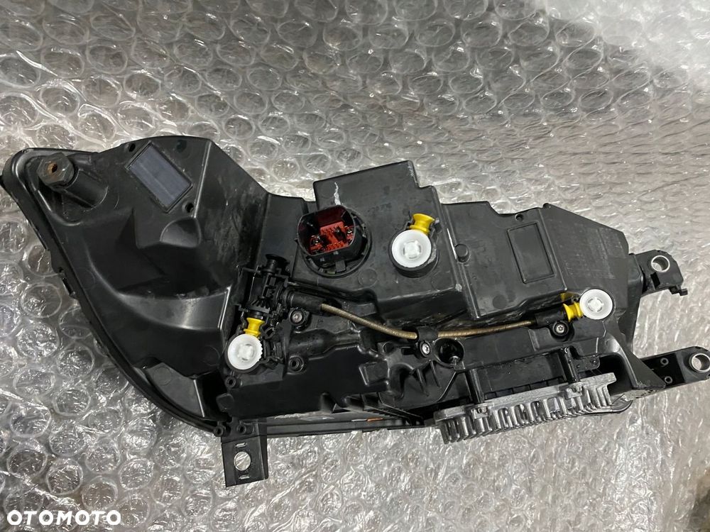 LAMPA LEWA MATRIX JAGUAR I-PACE X590 J9D3-13W030HC - 9
