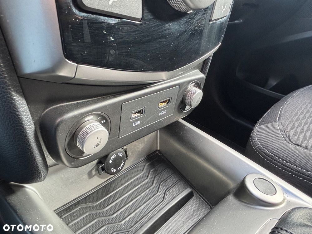 SsangYong/KGM Tivoli e-XGi 160 2WD Black+White - 13