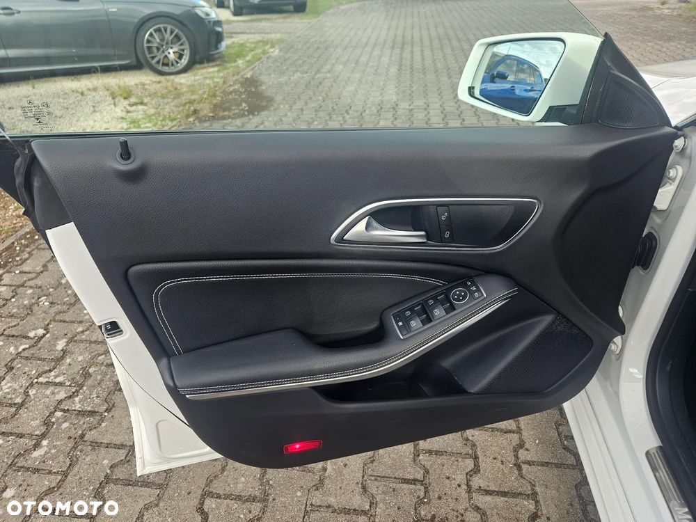 Mercedes-Benz CLA 200 UrbanStyle Edition - 16