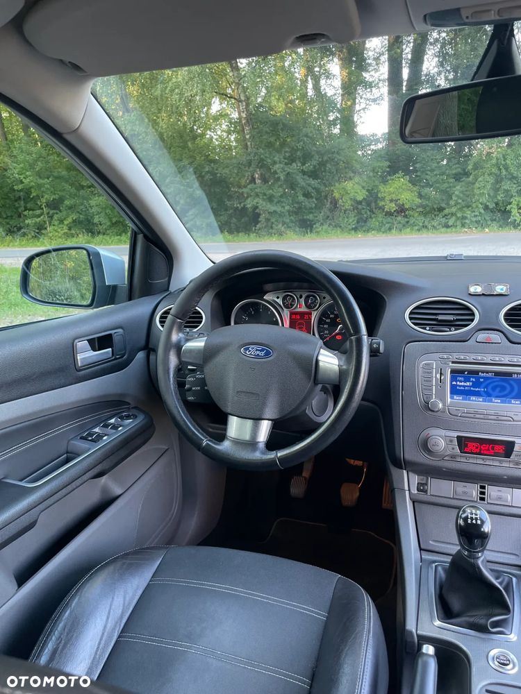 Ford Focus 1.8 Titanium - 18