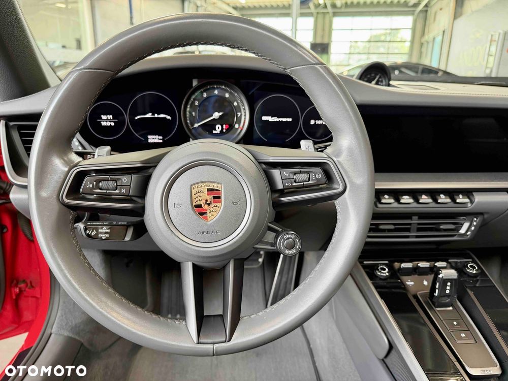 Porsche 911 Carrera - 18