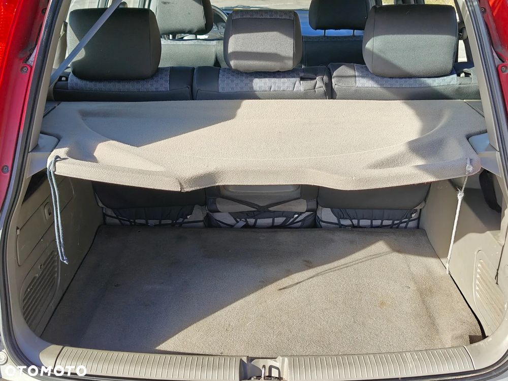 Chevrolet Rezzo 1.6 SE - 19