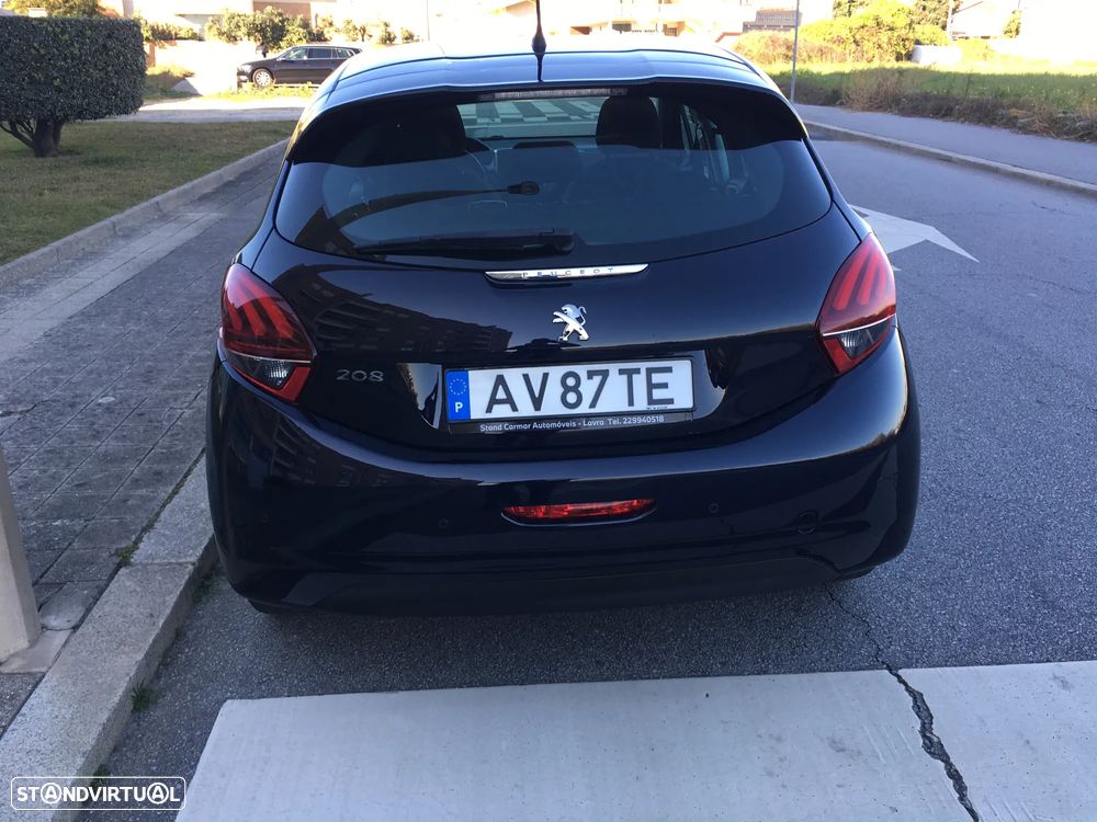 Peugeot 208 - 3