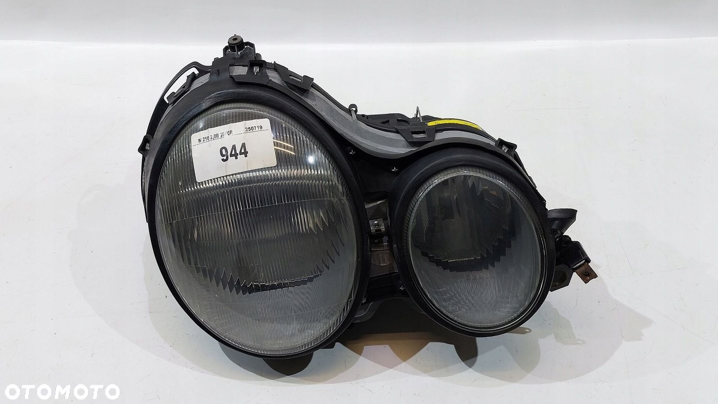 LAMPA REFLEKTOR PRZÓD PRAWY MERCEDES BENZ E KLASA W210 95-02r. - 1