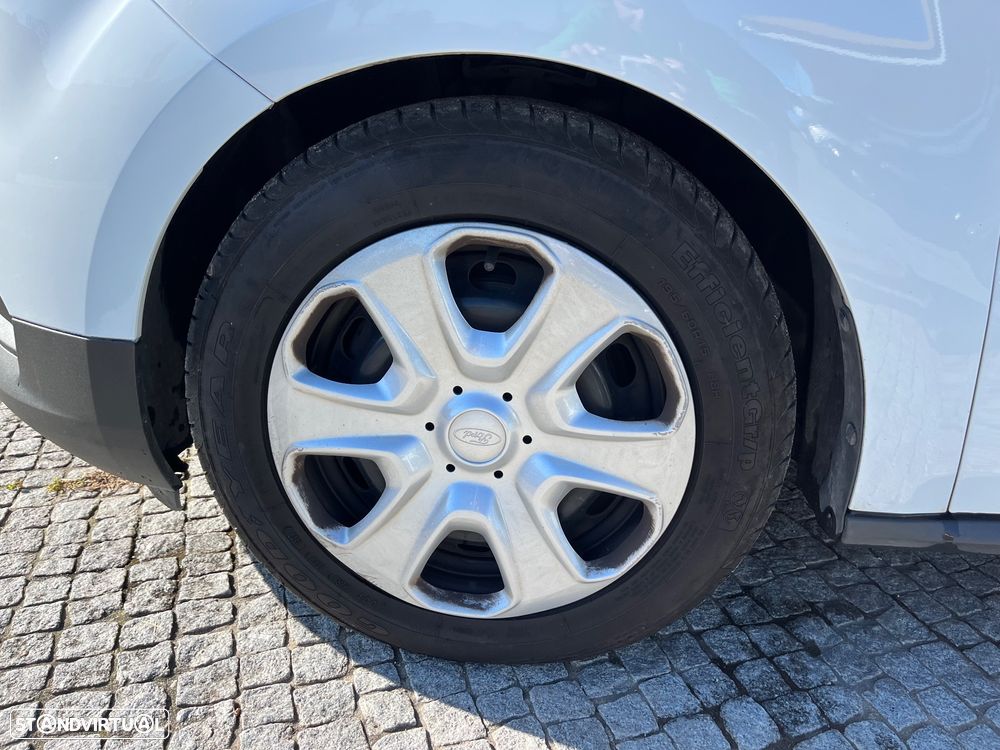 Ford Transit Courier - 19