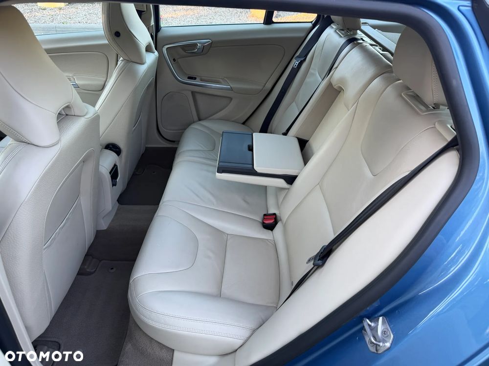 Volvo V60 D6 Plug-In-Hybrid AWD Geartronic Summum - 23