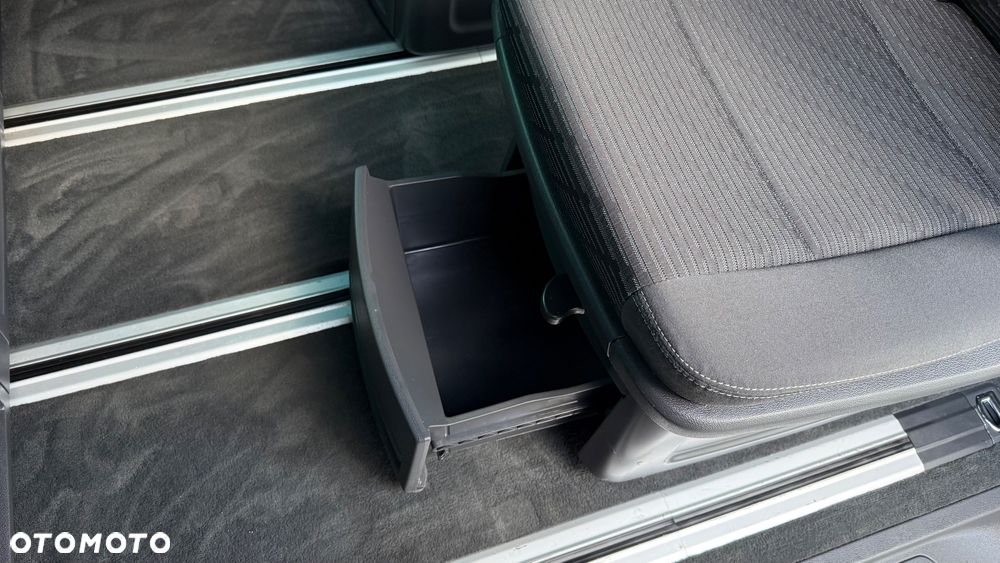 Volkswagen Multivan - 18